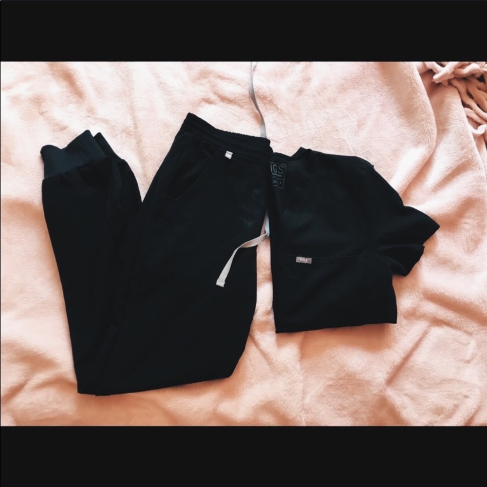 Scrub set